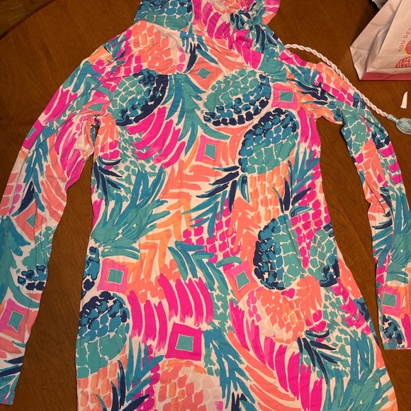 Lily Pulitzer dress/cover up Vibrant Tropical Print Long Sleeve Top - Picture 2 of 6